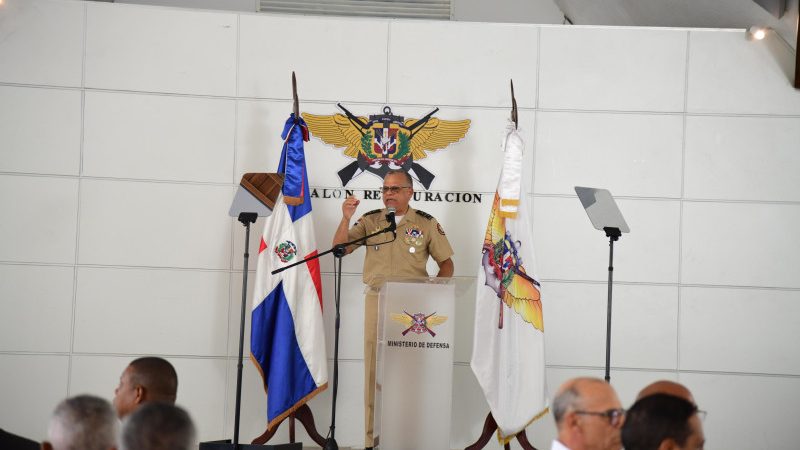 Abinader instruye cobertura de seguro de salud 100% para miembros pensionados de Fuerzas Armadas